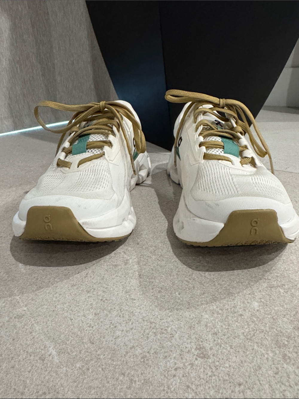 Women’s On Running Cloudrunner 2 Green White Sneakers size 6.5 - Picture 3 of 9